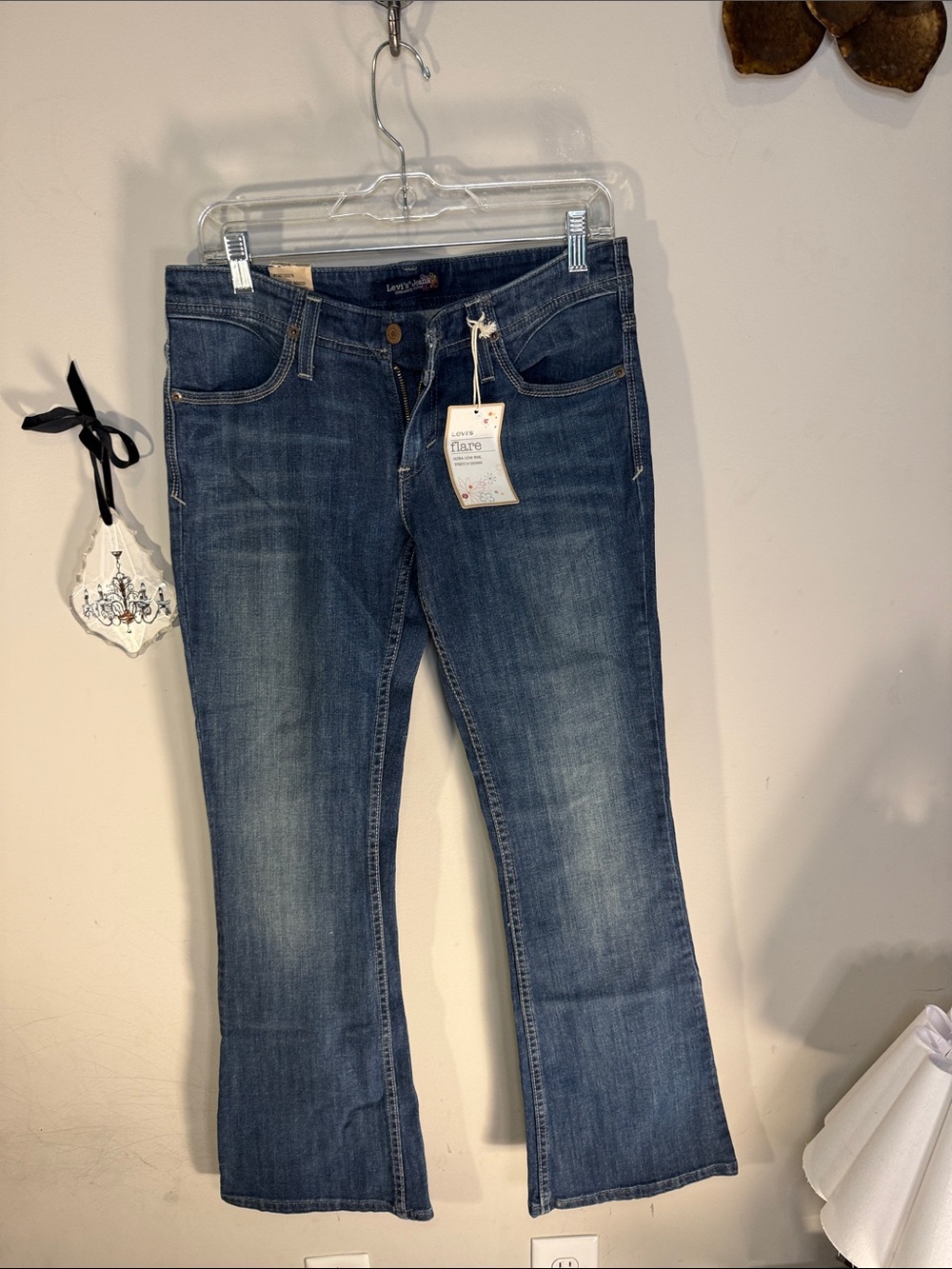 Levi's Dark Blue Flare Jeans - Women's Mid-Rise measurements in pics